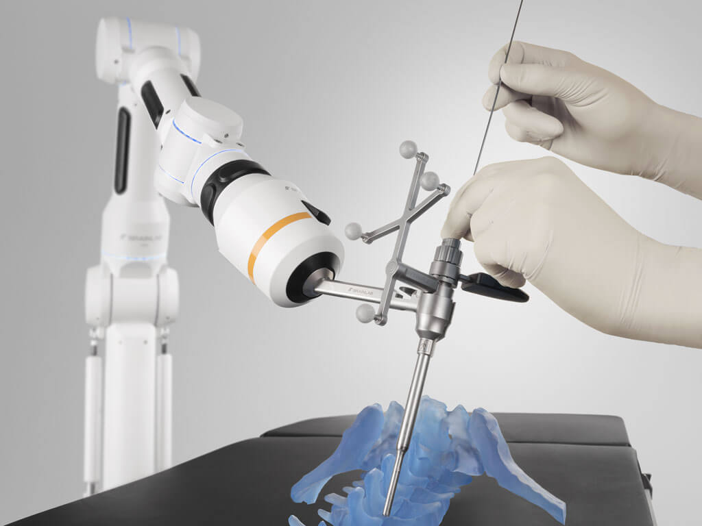 Brainlab Cirq Robotics - ORTHOWORLD